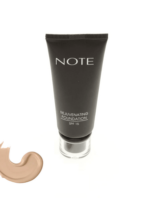 Note Rejuvenating Foundation SPF 15